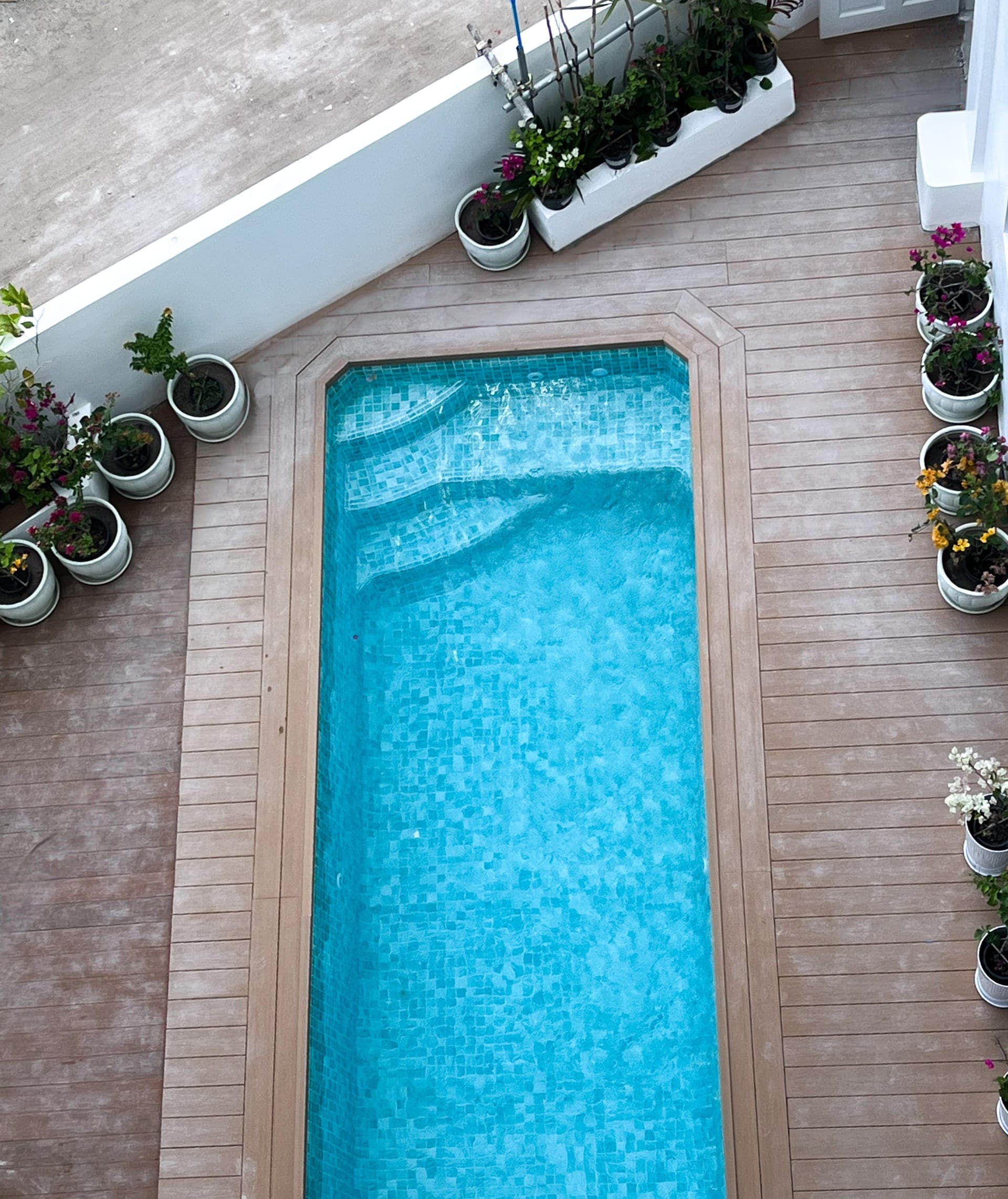 Pool relaxation zone